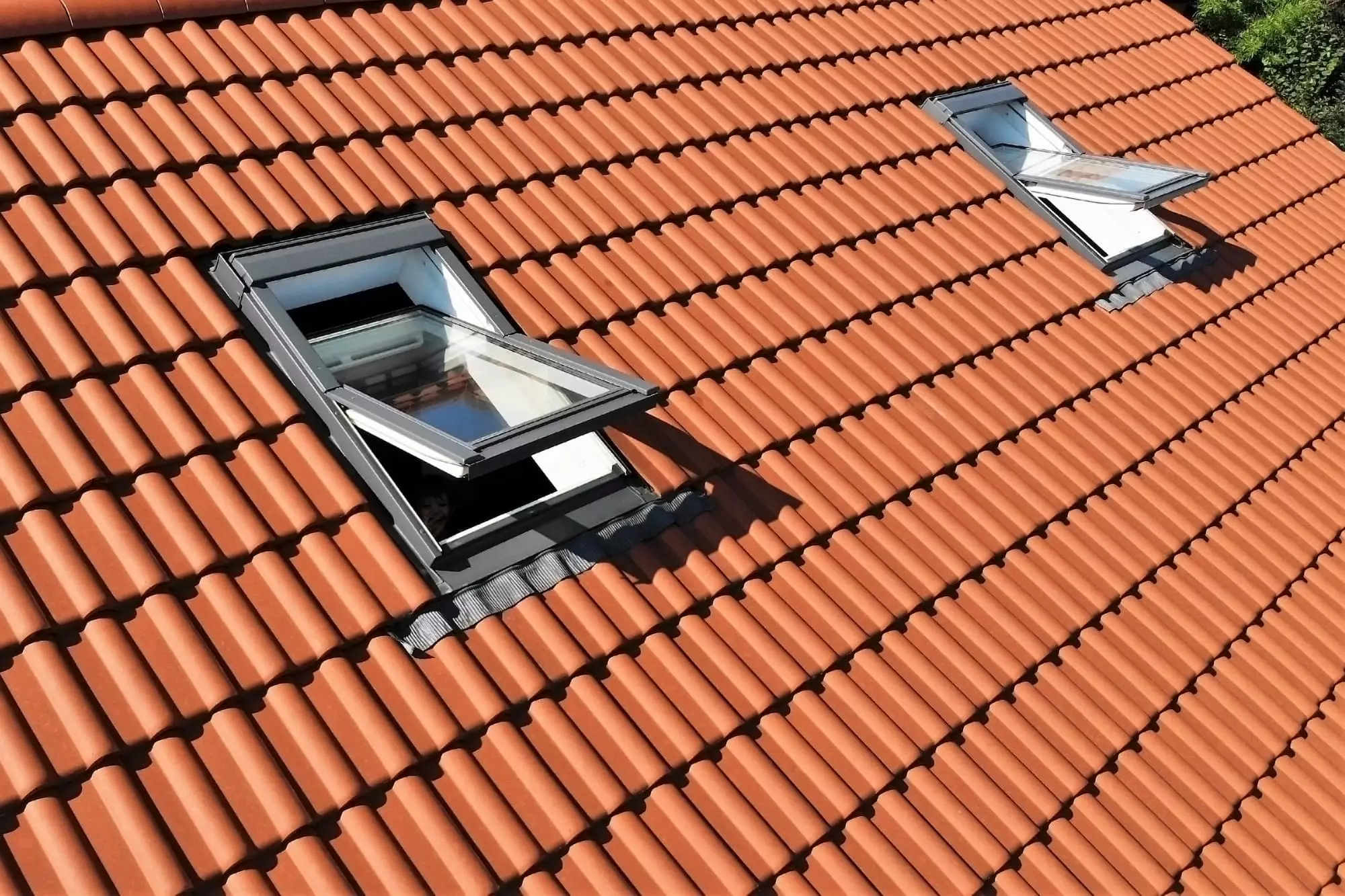 Pose d'une fenêtre de toit Velux à Bruxelles