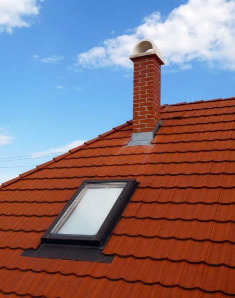 Fenetre de toit sur toiture de tuiles